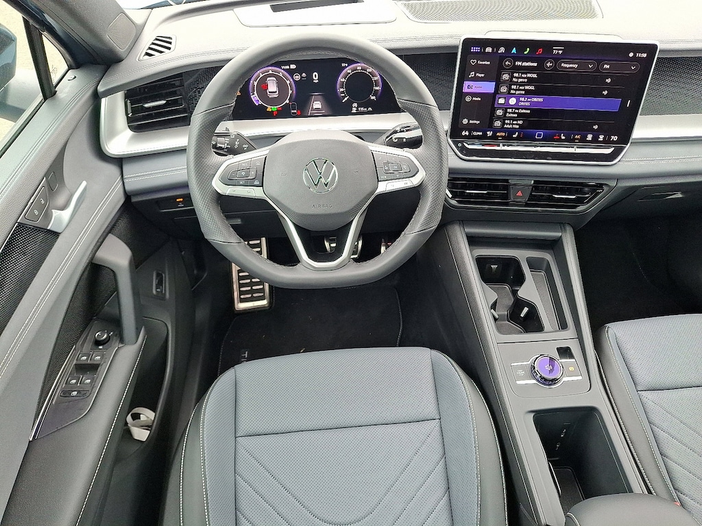 New 2025 Volkswagen Tiguan SE R-Line Black 2.0T SE R-Line Black 4MOTION