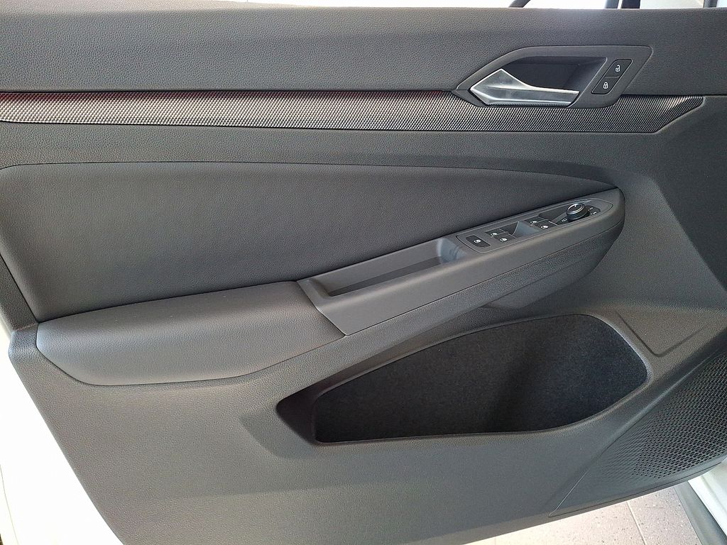 2025 Volkswagen Golf GTI SE - Photo 13