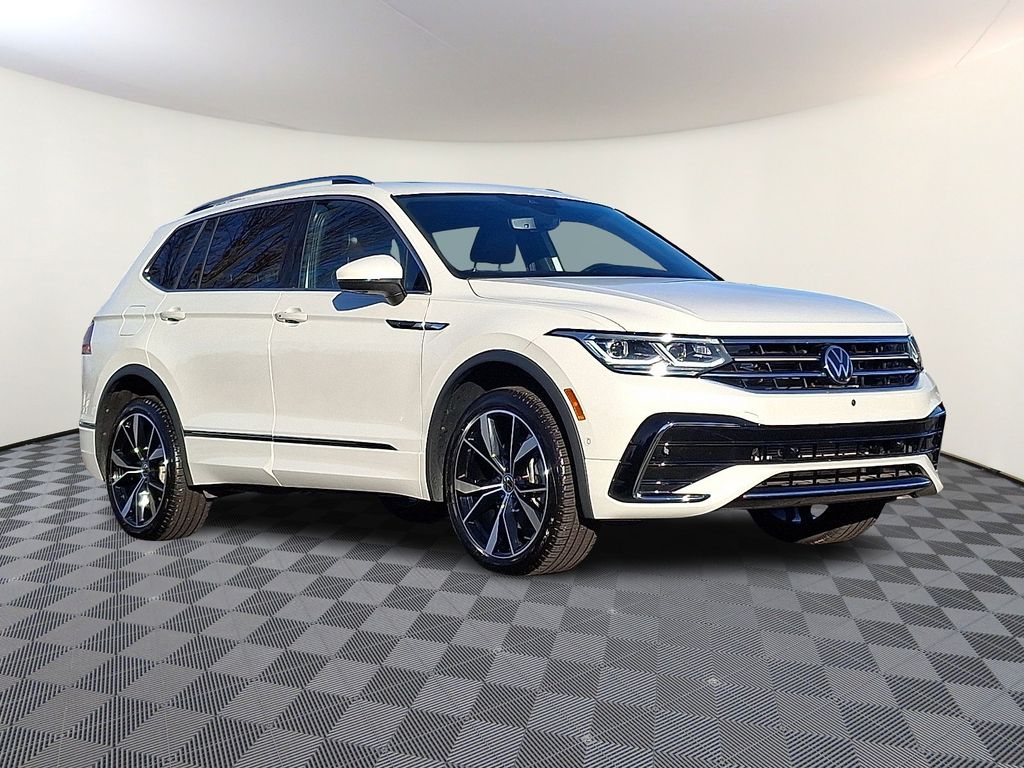 2024 Volkswagen Tiguan SEL R-LINE's photo