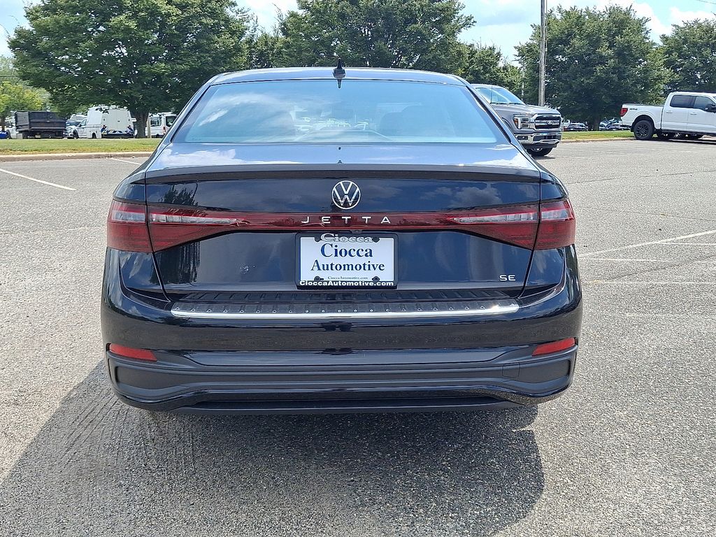 2025 Volkswagen Jetta SE - Photo 8