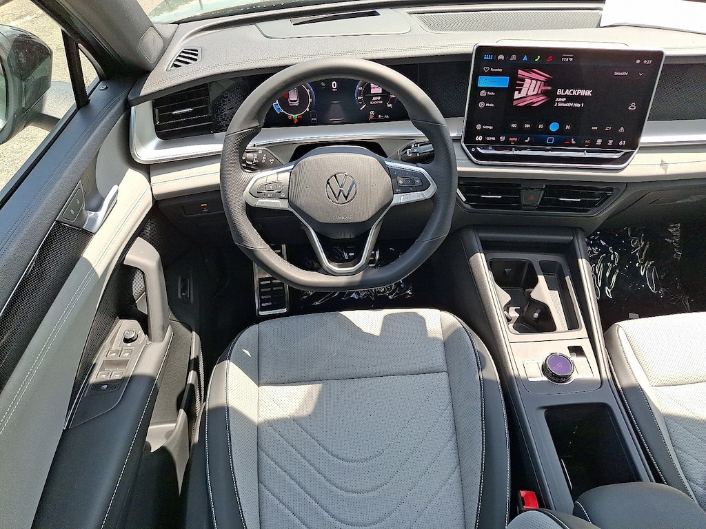 New 2025 Volkswagen Tiguan SE R-Line Black 2.0T SE R-Line Black 4MOTION