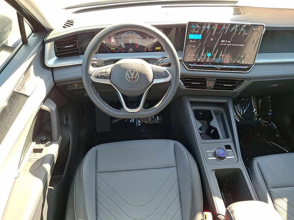 New 2025 Volkswagen Tiguan 2.0T SE SUV