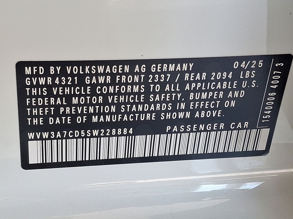 2025 Volkswagen Golf GTI SE - Photo 23