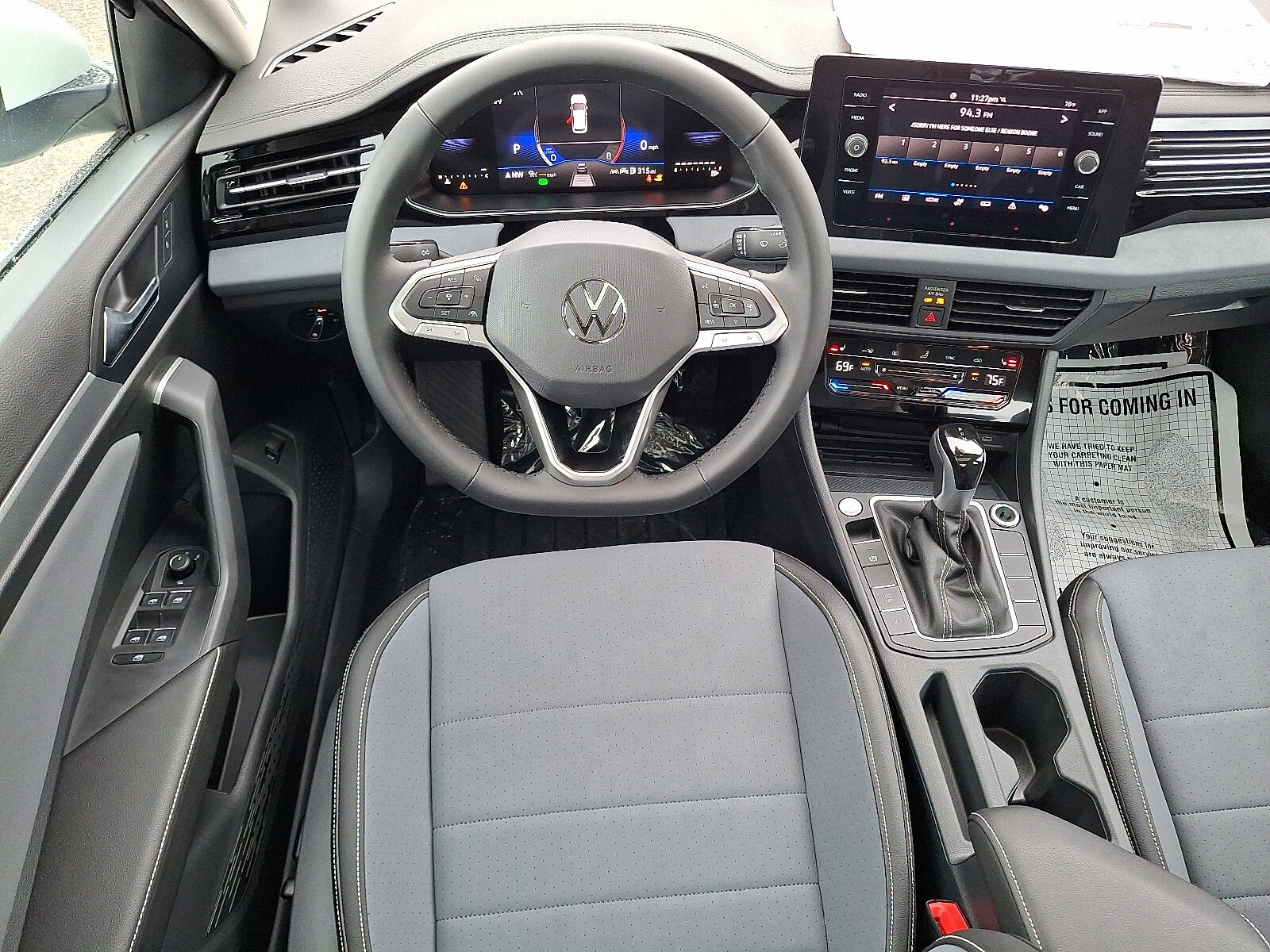 2025 Volkswagen Jetta SE photo 2