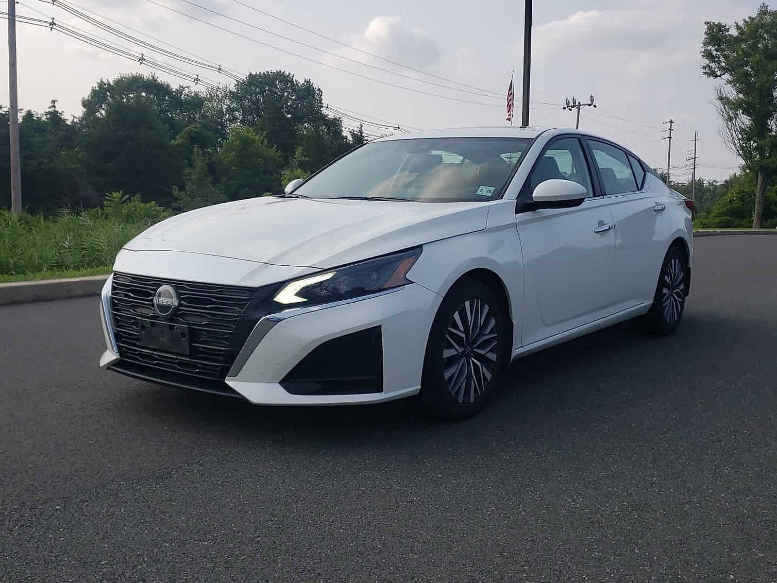 2023 Nissan Altima 2.5 SV photo 3