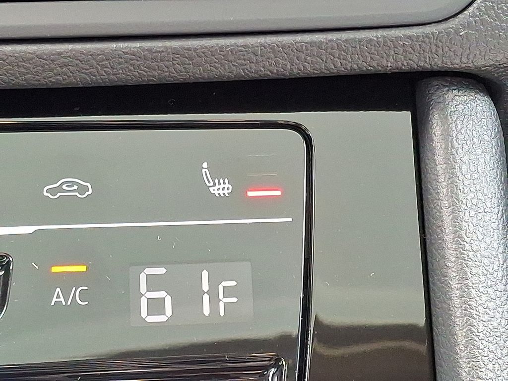 2025 Volkswagen Jetta SE - Photo 18