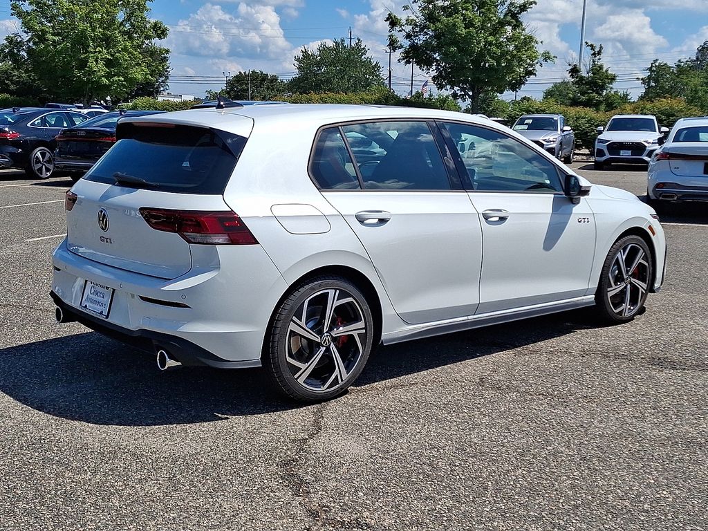 2025 Volkswagen Golf GTI SE - Photo 9