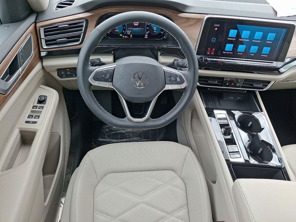 New 2025 Volkswagen Atlas 2.0T SE w/Technology 2.0T SE w/Technology 4MOTION