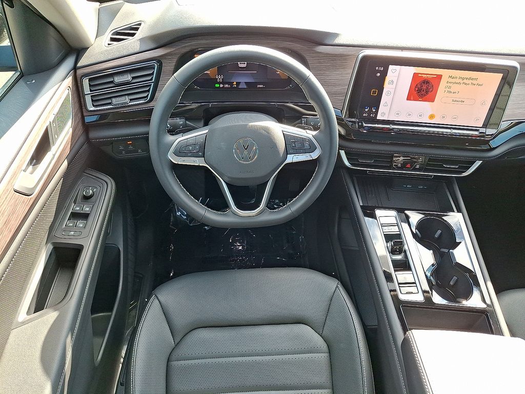 2025 Volkswagen Atlas SEL photo 2