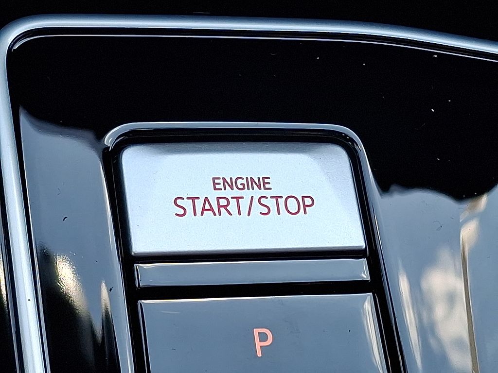 2025 Volkswagen Golf GTI SE - Photo 17