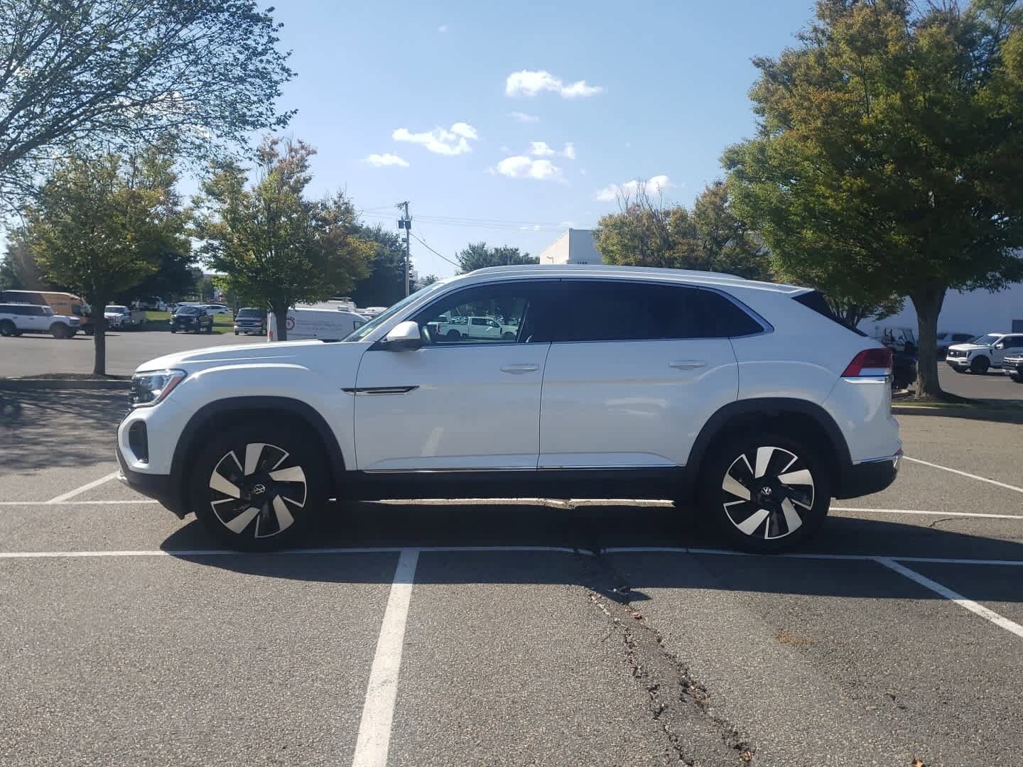 2025 Volkswagen Atlas Cross Sport SEL photo 2