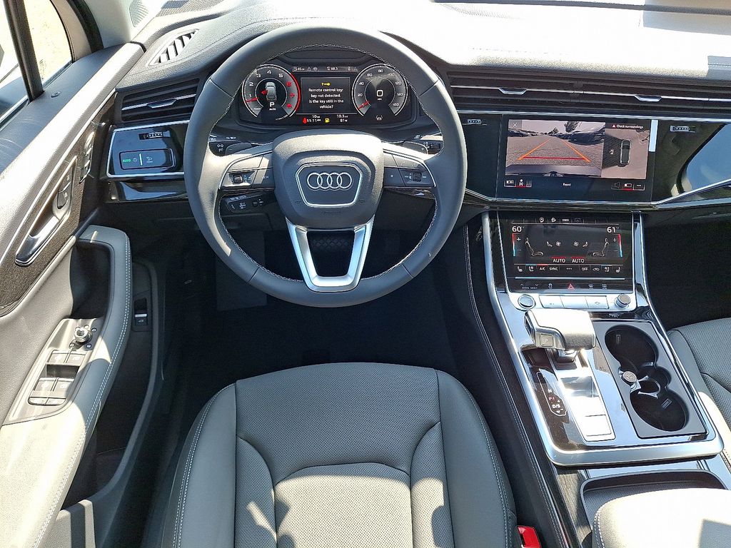2025 Audi Q7 Premium Plus photo 2