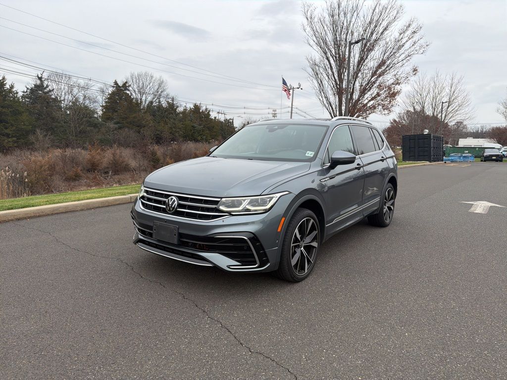 2022 Volkswagen Tiguan SEL Premium R-Line photo 2