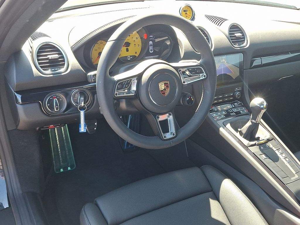 2025 Porsche Cayman Base photo 4