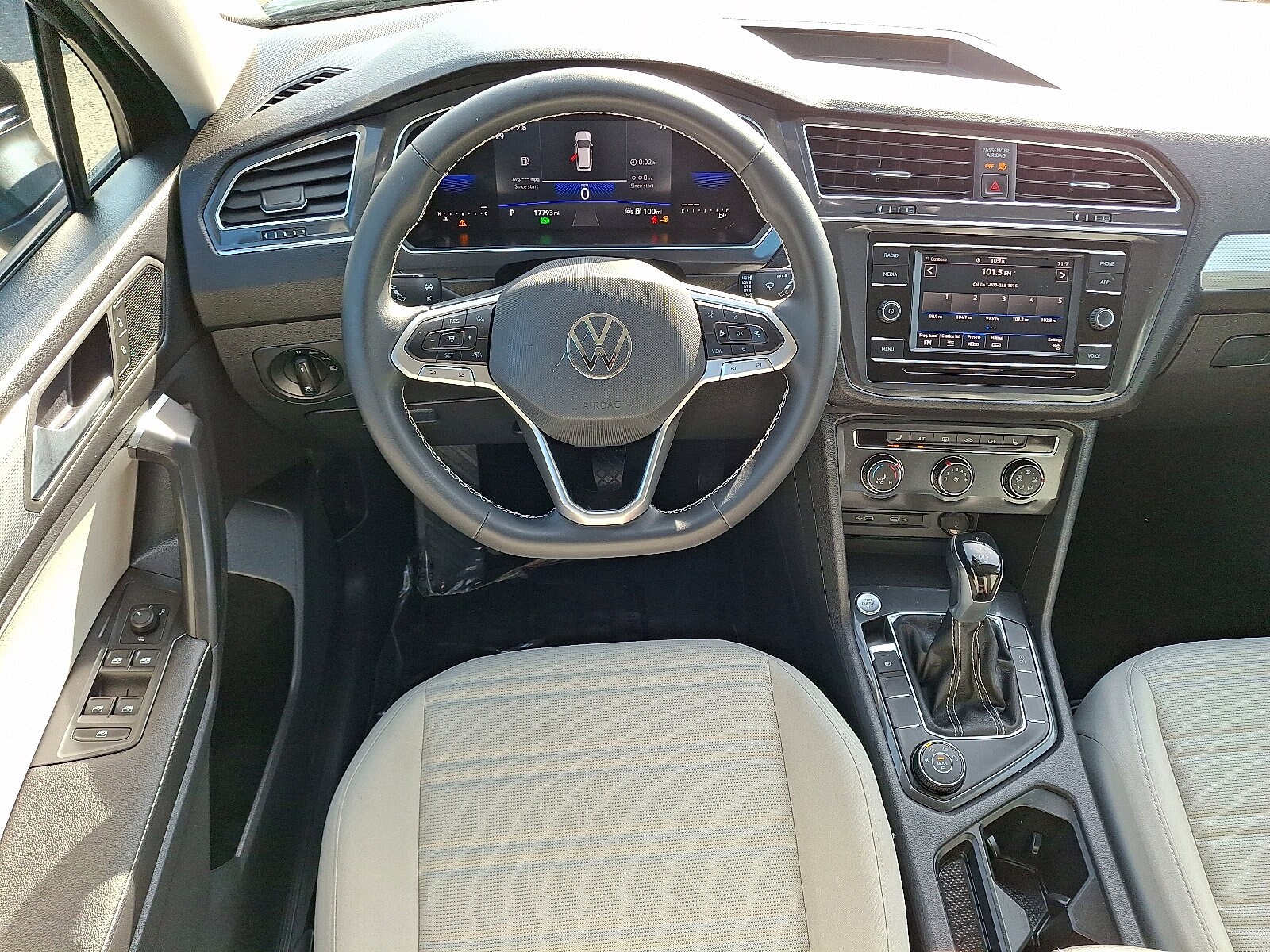 2022 Volkswagen Tiguan S photo 2