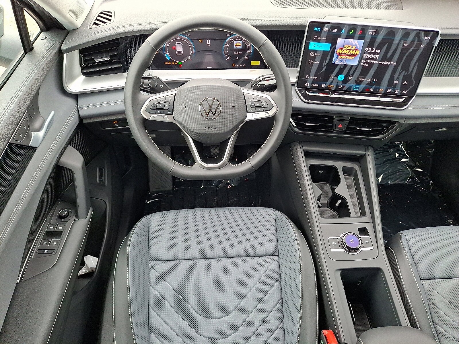 2025 Volkswagen Tiguan SE photo 2