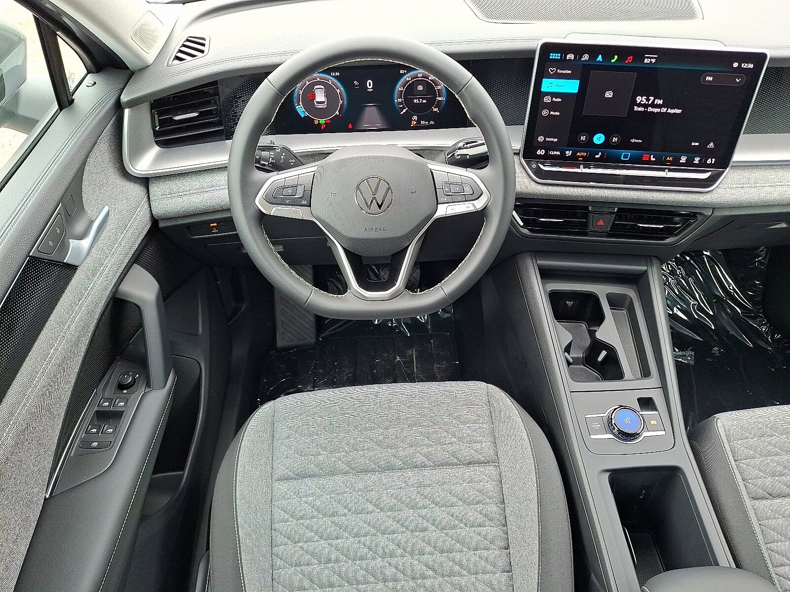2025 Volkswagen Tiguan S photo 2