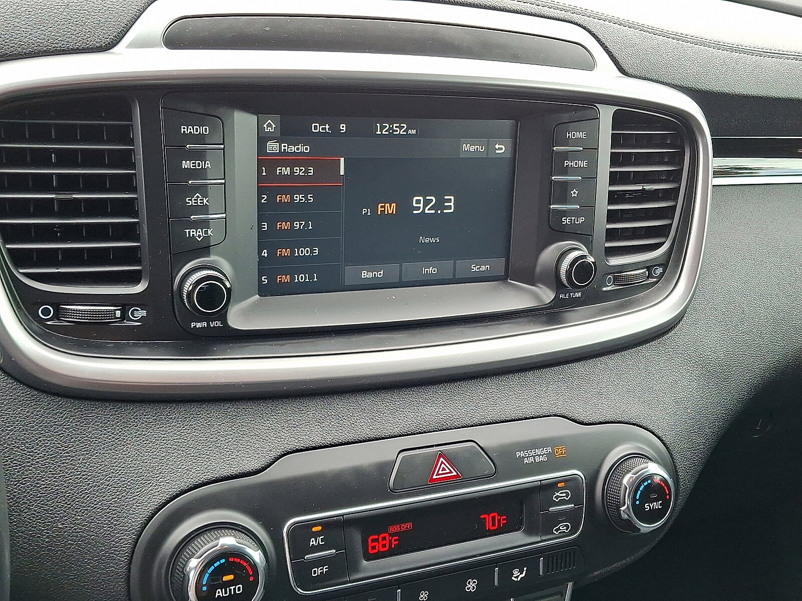 2020 Kia Sorento LX photo 3