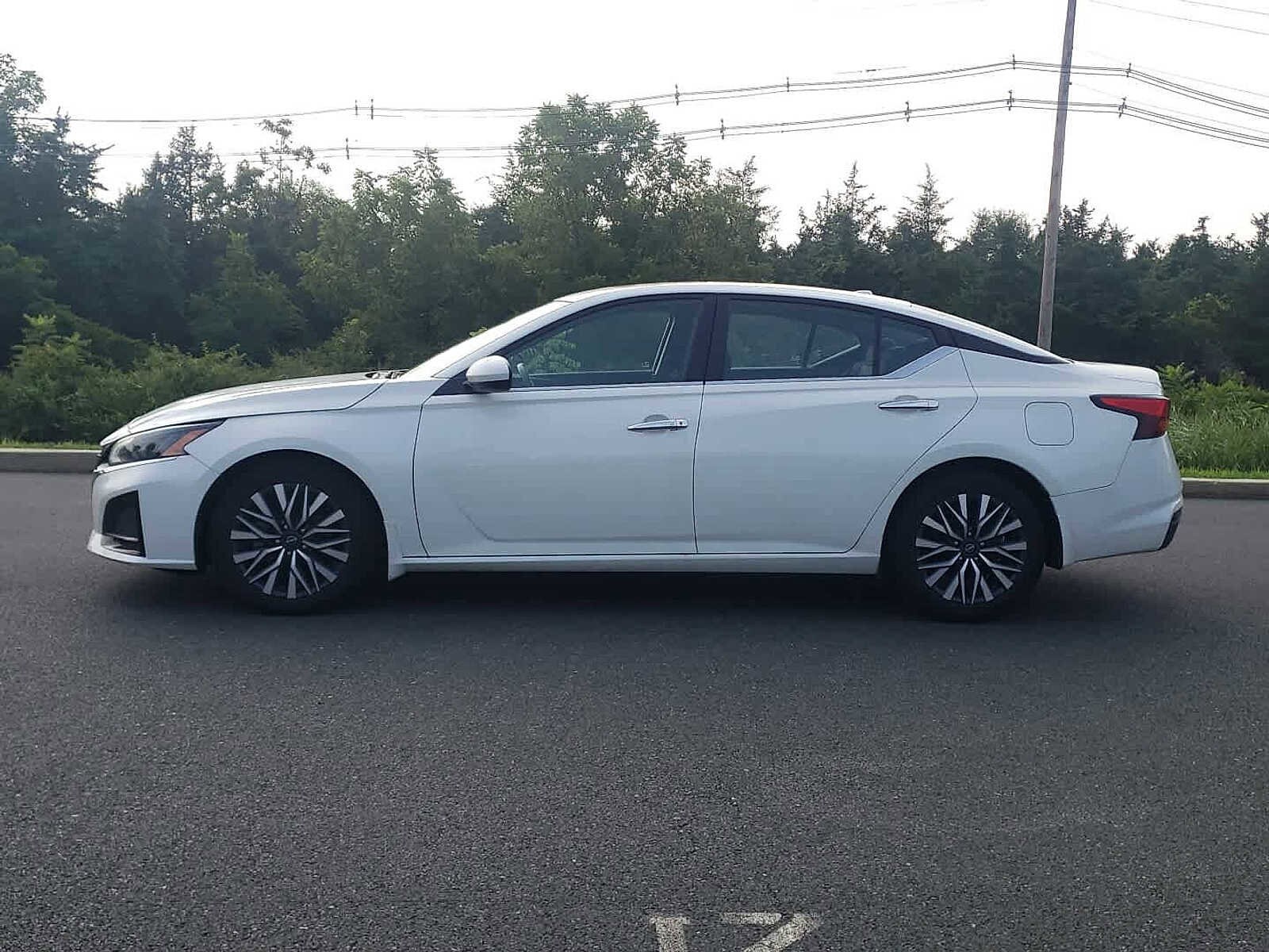 2023 Nissan Altima 2.5 SV photo 4