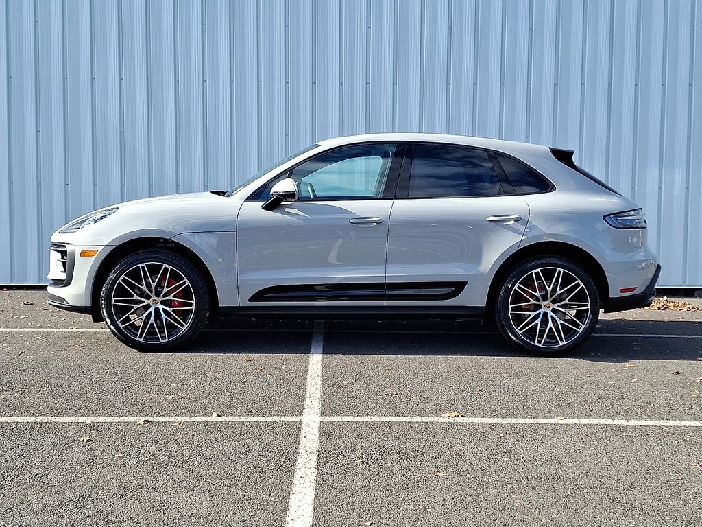 2026 Porsche Macan S photo 2