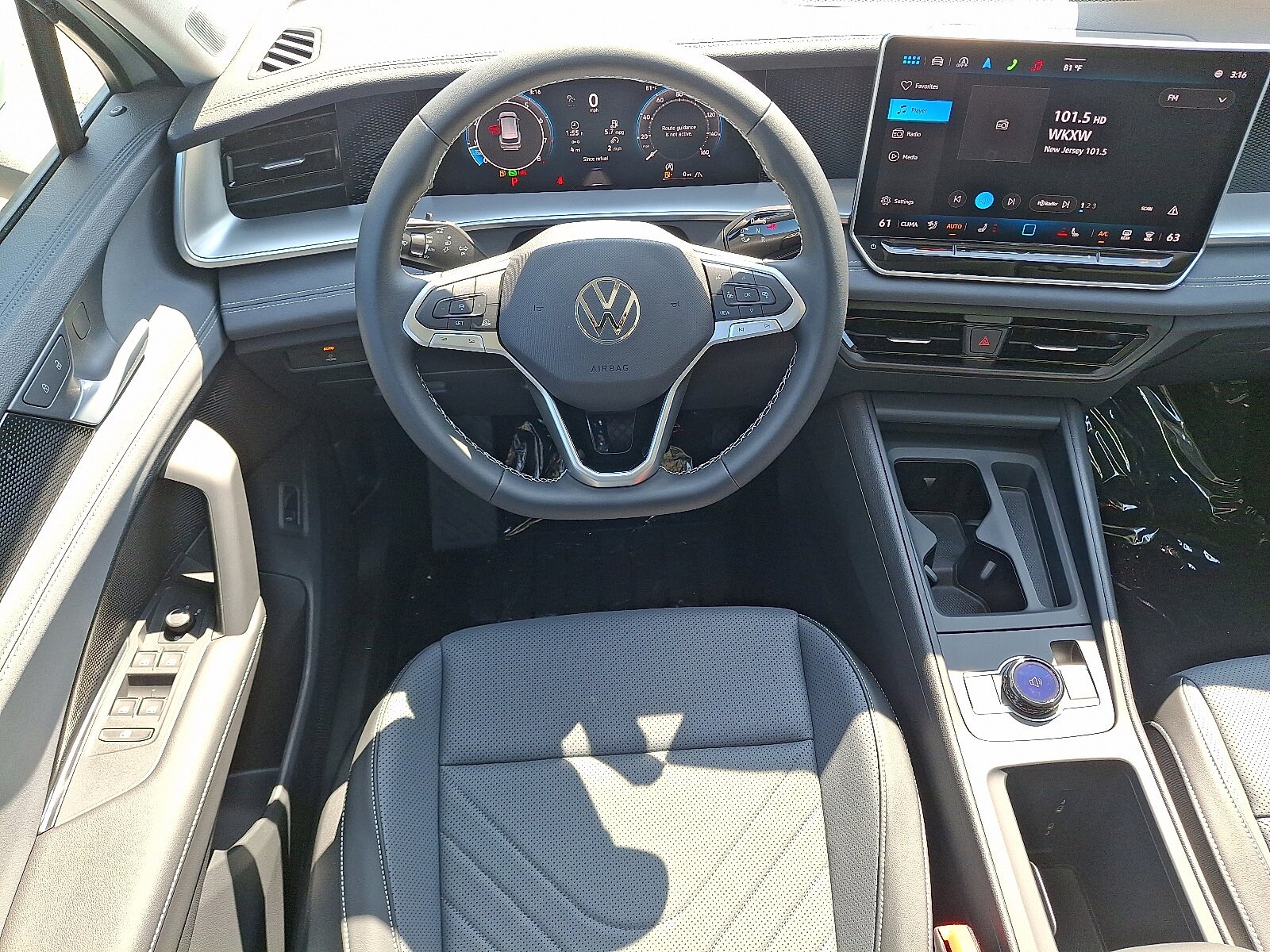 2025 Volkswagen Tiguan SE photo 2