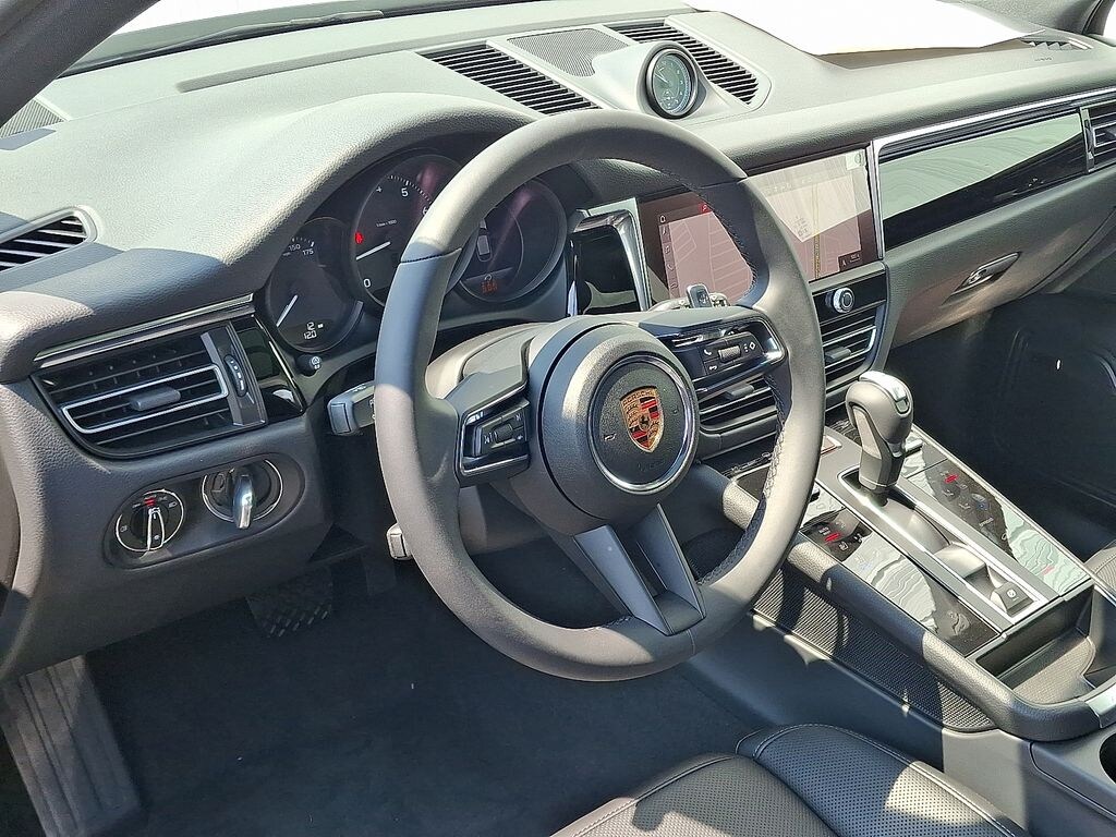 New 2025 Porsche Macan Base SUV