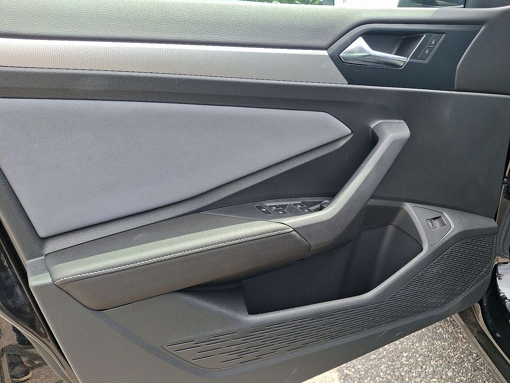 2025 Volkswagen Jetta SE - Photo 12