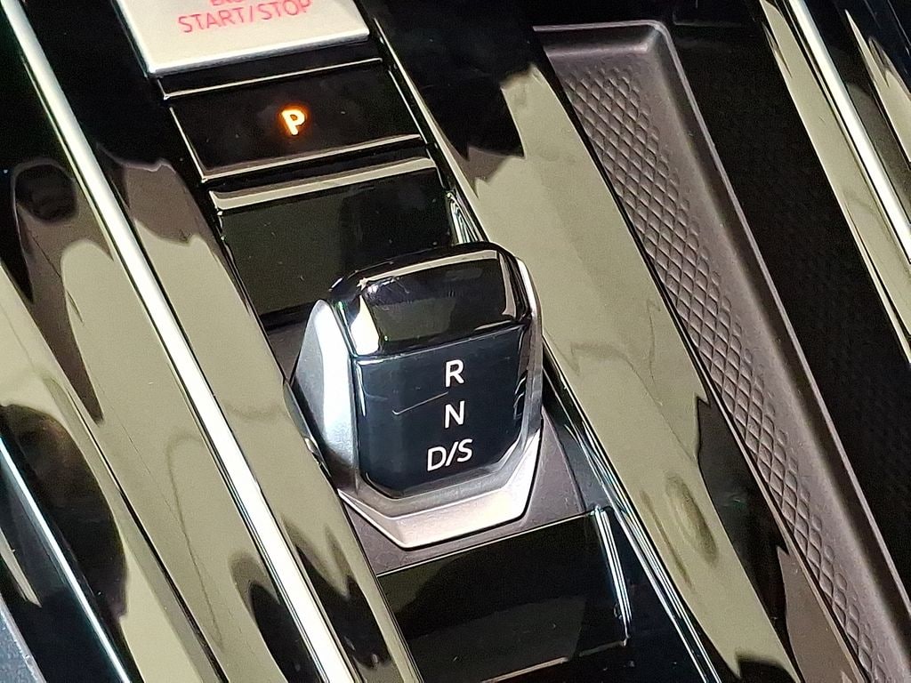 2025 Volkswagen Golf GTI SE - Photo 15