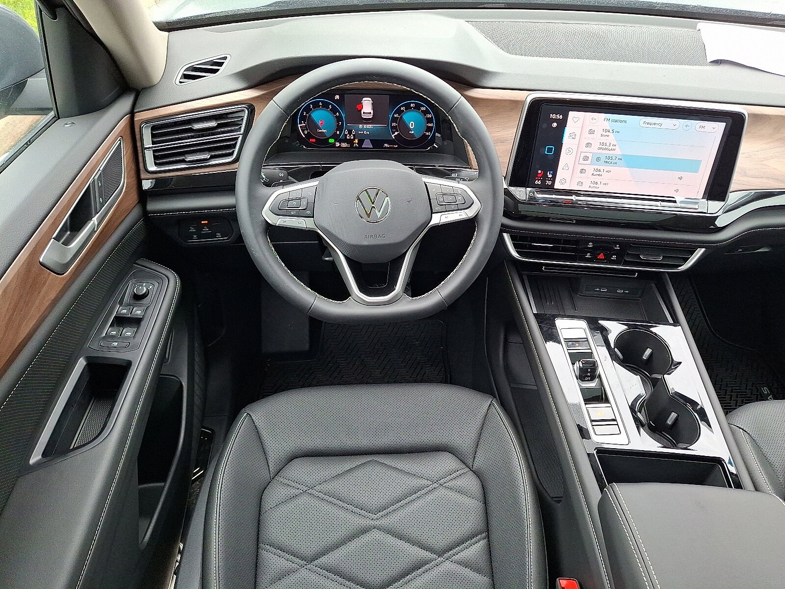 2025 Volkswagen Atlas SE Technology photo 2