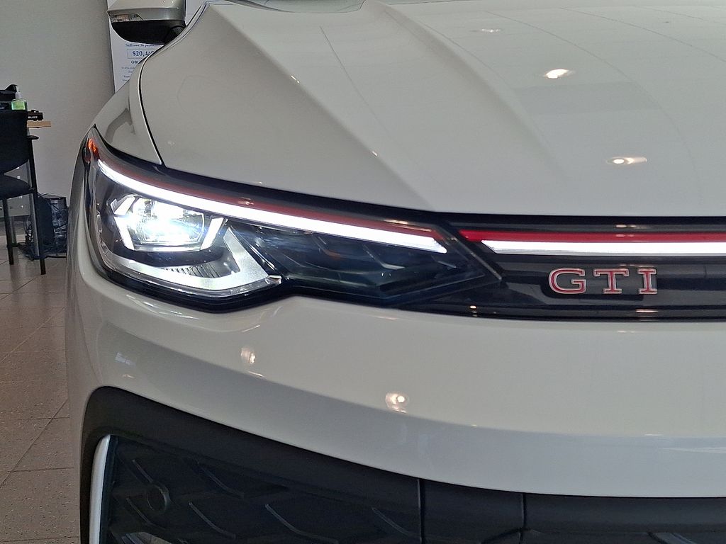 2025 Volkswagen Golf GTI SE - Photo 10