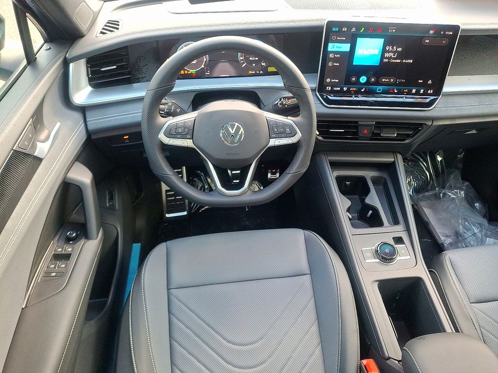 2026 Volkswagen Tiguan SE R-Line Black photo 2