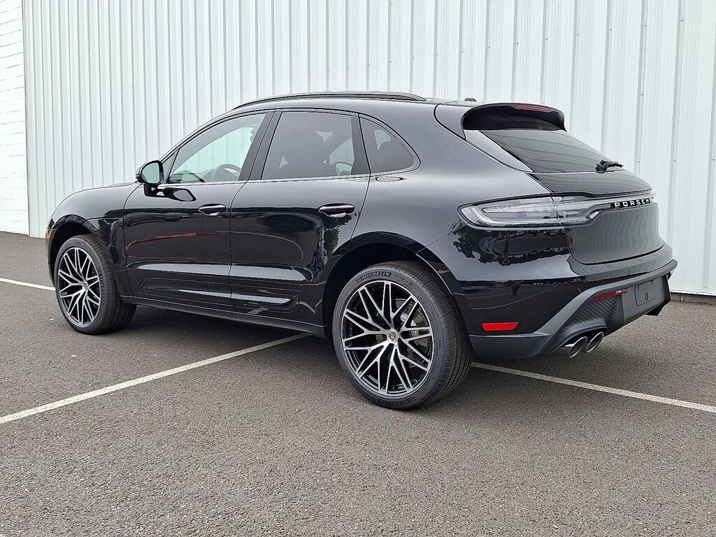 New 2025 Porsche Macan Base SUV