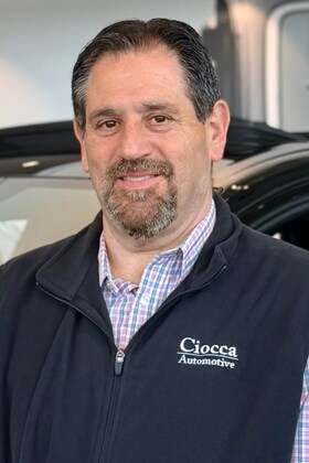 Staff member Paul Strum from ID_40f365138bd3