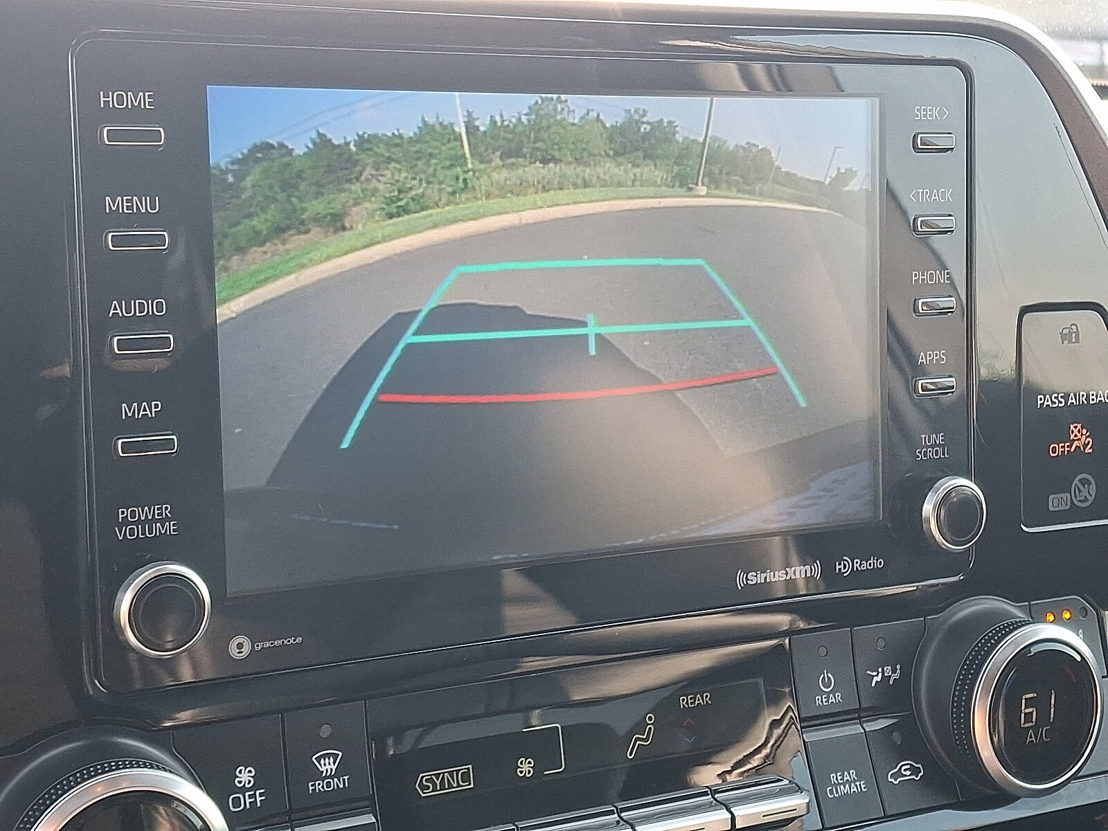 2022 Toyota Highlander XLE photo 3