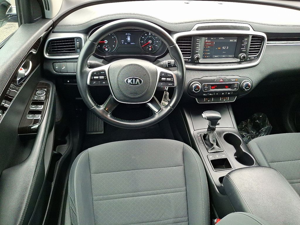 2020 Kia Sorento LX photo 2