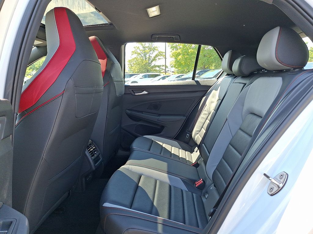 2025 Volkswagen Golf GTI SE - Photo 11