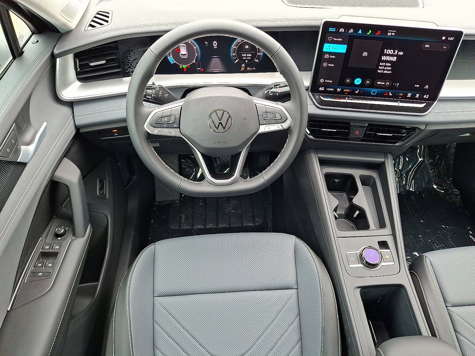 2025 Volkswagen Tiguan SE photo 2