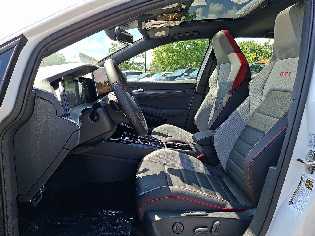 2025 Volkswagen Golf GTI SE - Photo 13