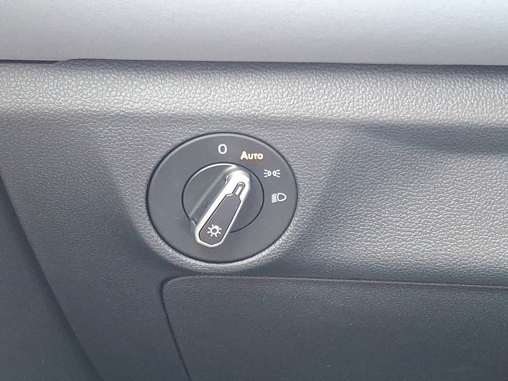 2025 Volkswagen Jetta SE - Photo 21