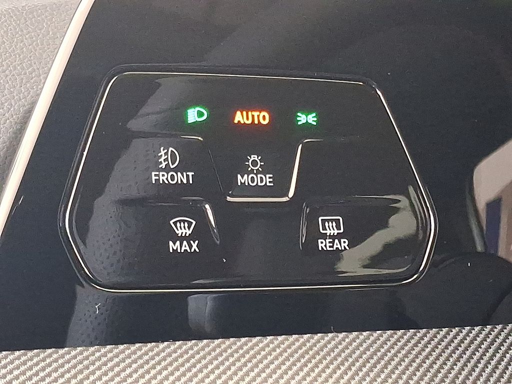 2025 Volkswagen Golf GTI SE - Photo 22