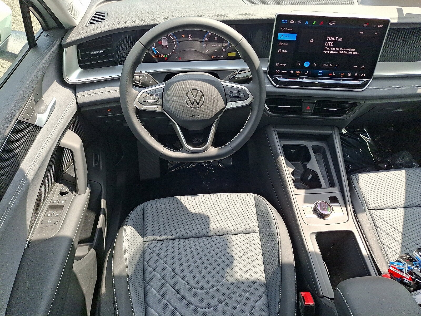 2025 Volkswagen Tiguan SE photo 2