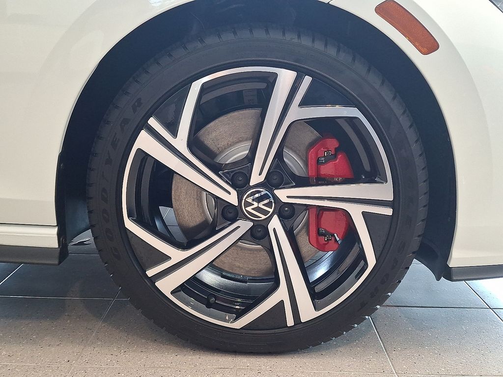 2025 Volkswagen Golf GTI SE - Photo 8