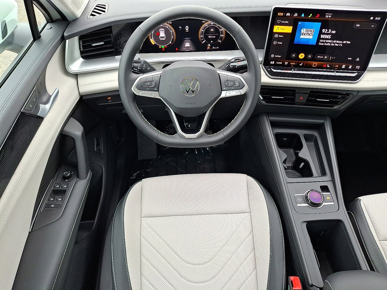2025 Volkswagen Tiguan SE photo 2