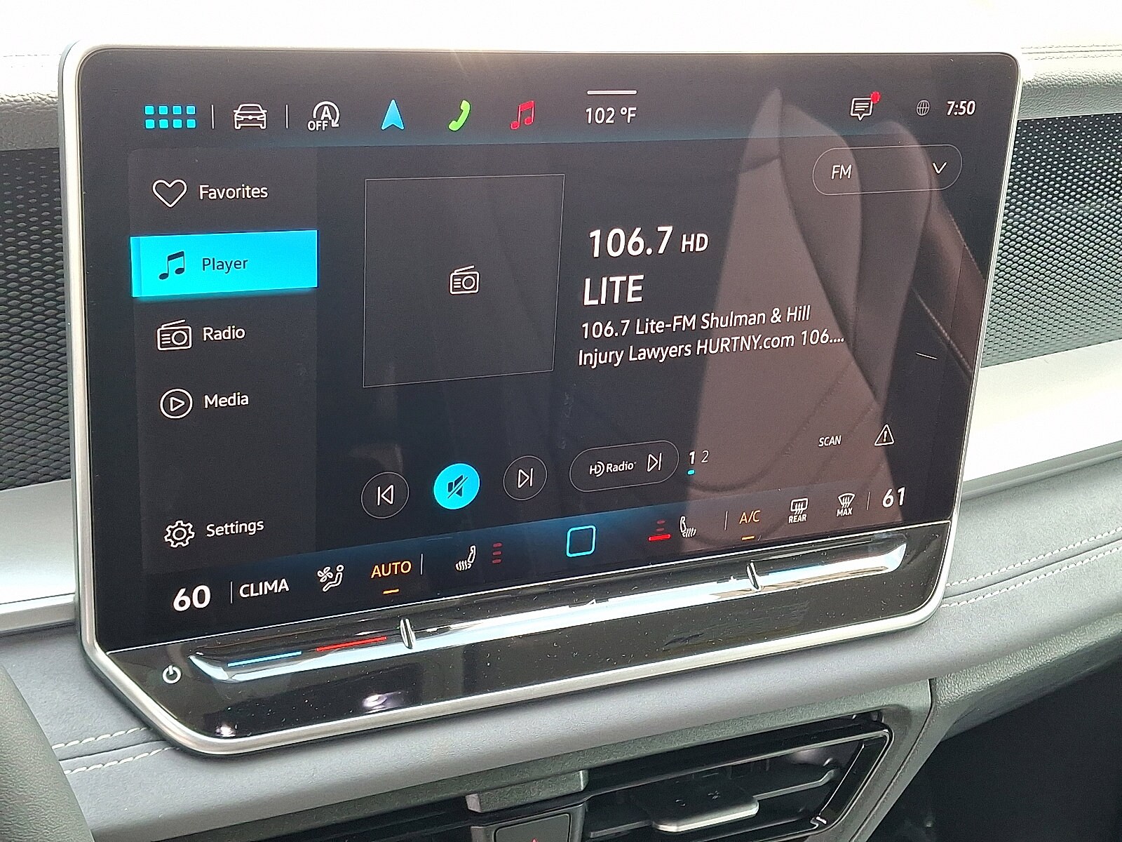 2025 Volkswagen Tiguan SE photo 3