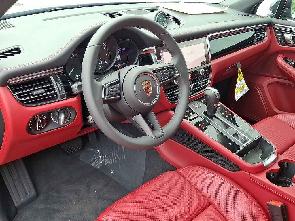 New 2025 Porsche Macan Base SUV