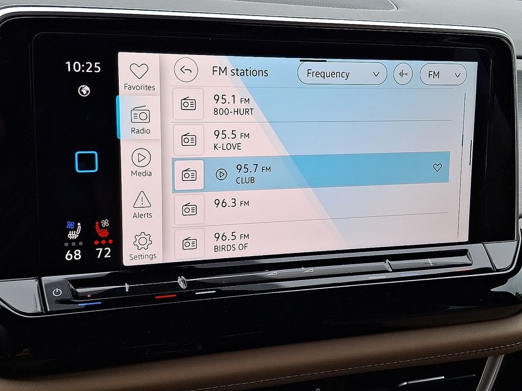 New 2025 Volkswagen Atlas Cross Sport 2.0T SE w/Technology 2.0T SE w/Technology 4MOTION
