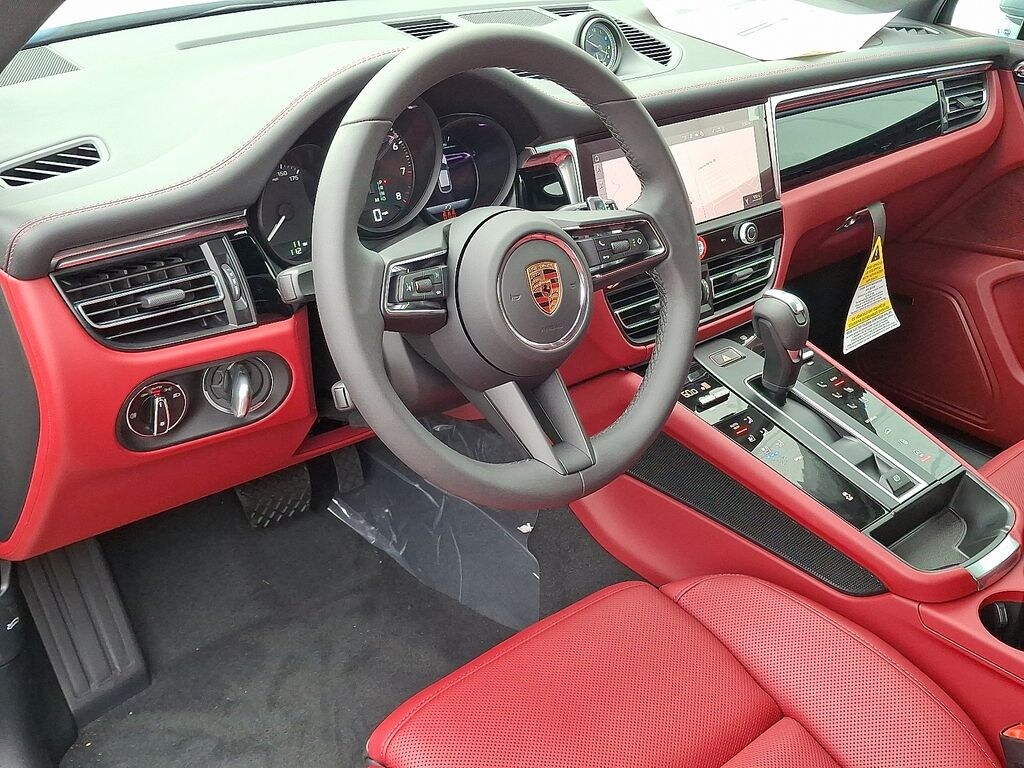 New 2025 Porsche Macan Base SUV