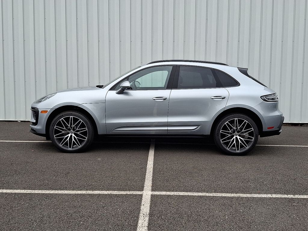 New 2025 Porsche Macan Base SUV