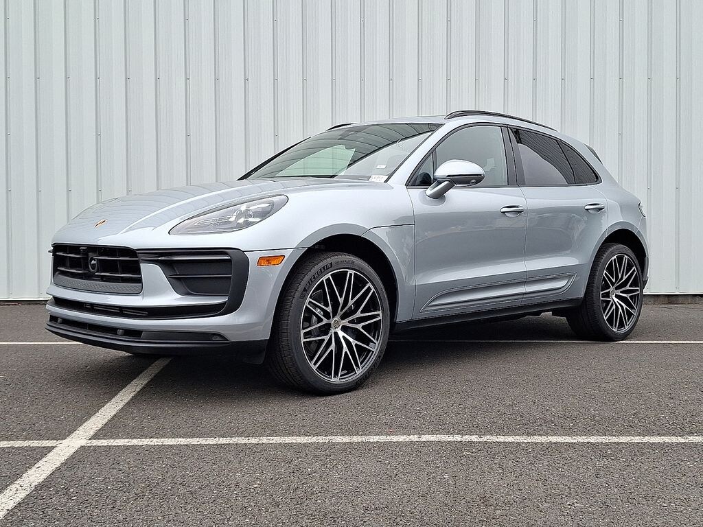 New 2025 Porsche Macan Base SUV