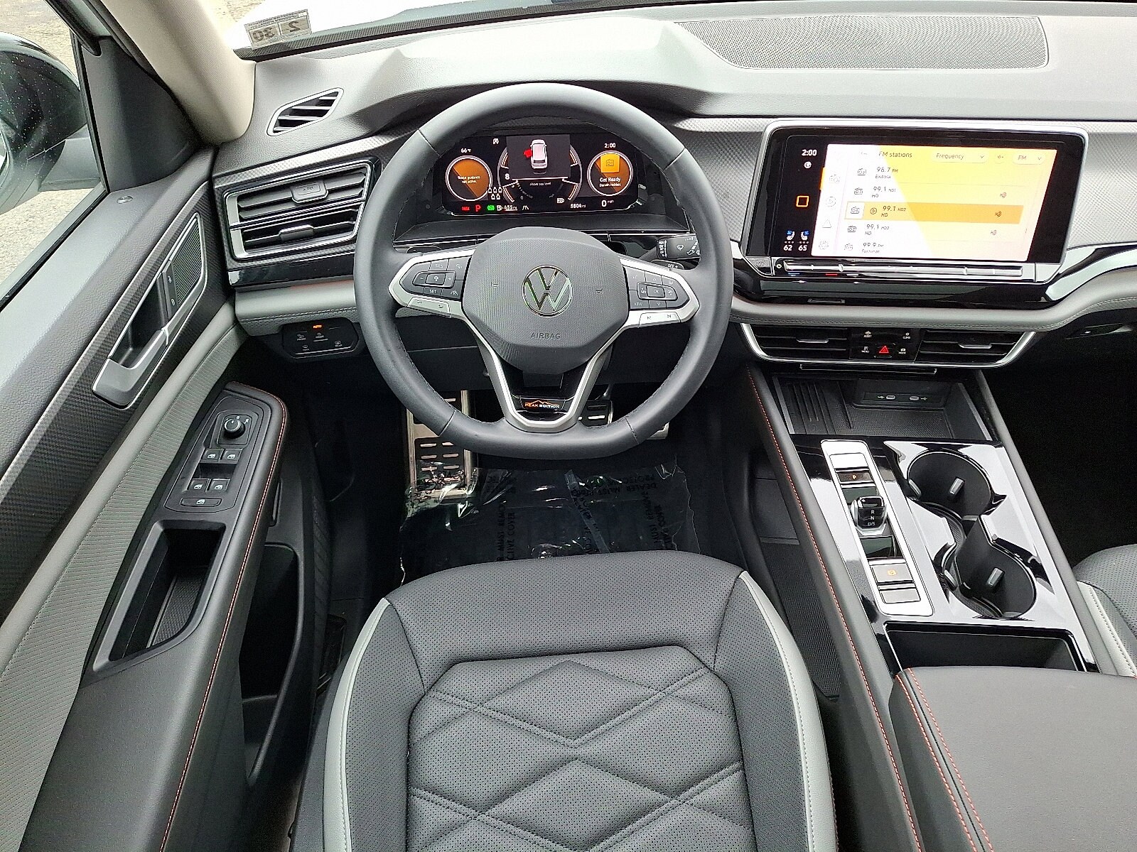 2025 Volkswagen Atlas Peak Edition photo 2